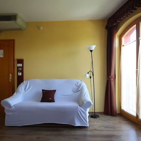 فندق Wellness Laroba 4*